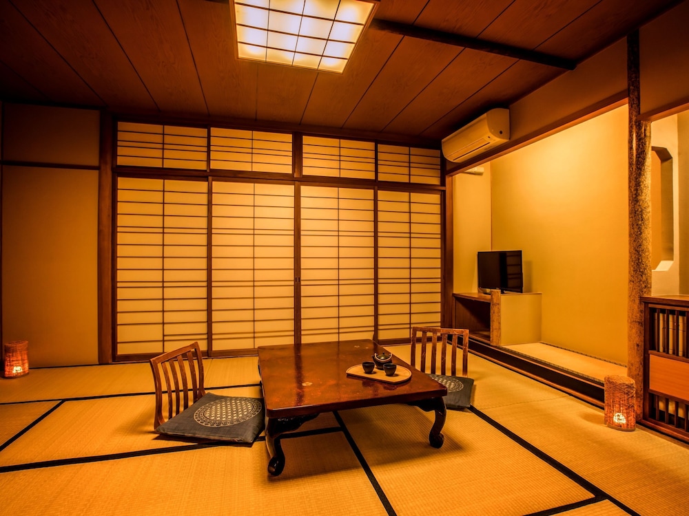 Standard Japanese Style 2-pax Room without Bath (No View), Non-Smoking