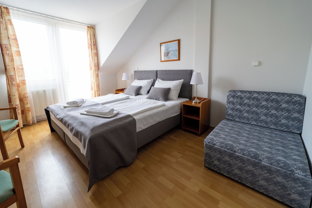 Classic Double or Twin Room photo 2
