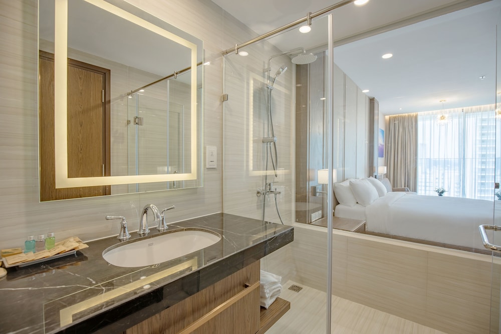 Deluxe Double Room, 1 King Bed, City View photo 1