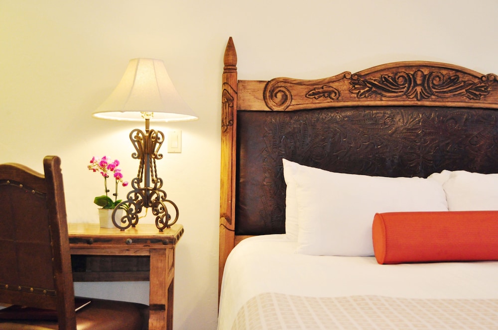 Basic Room, 1 Queen Bed (Near Lobby And Stairway) photo 3