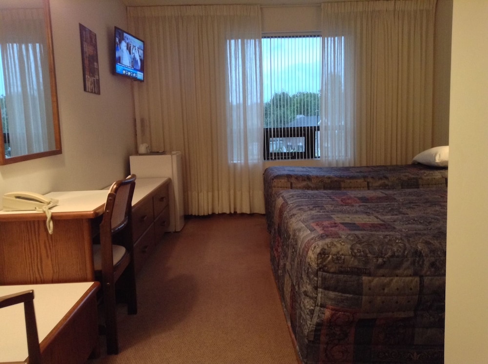 Premium Room (1 Queen & 1 Single Bed)