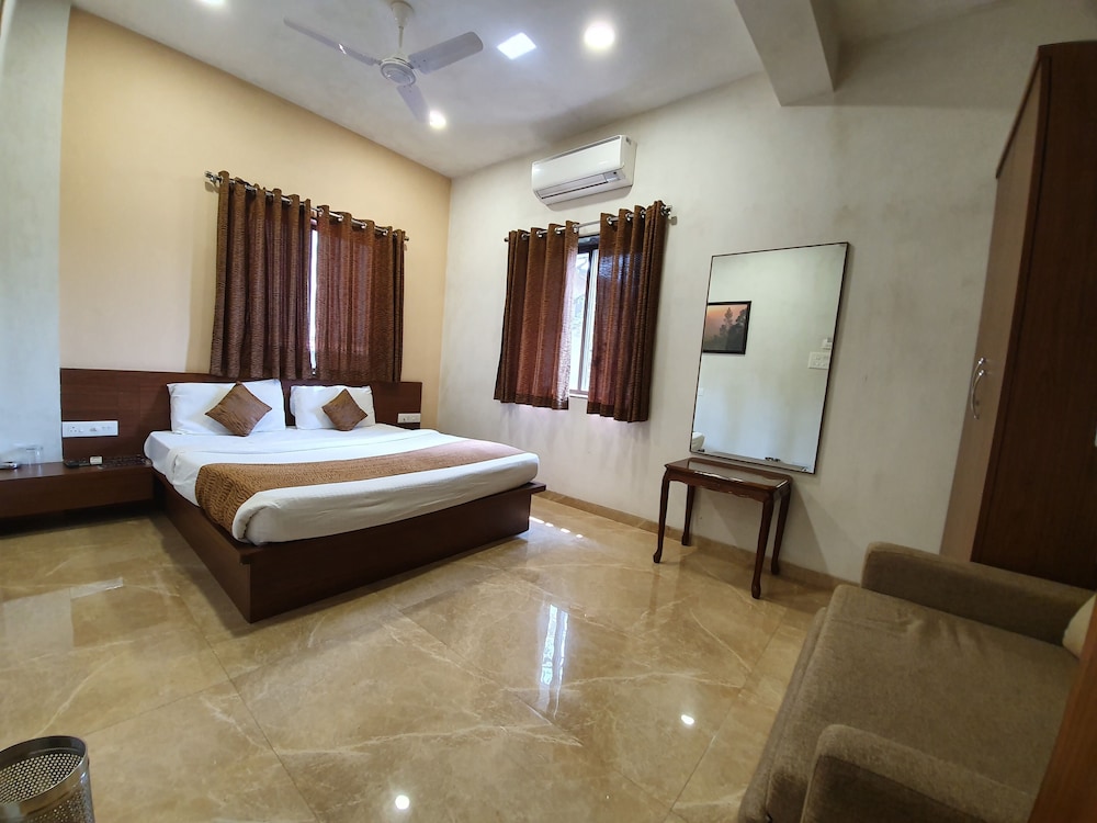 Suite, 1 Double Bed With Sofa Bed, Bathtub photo 1