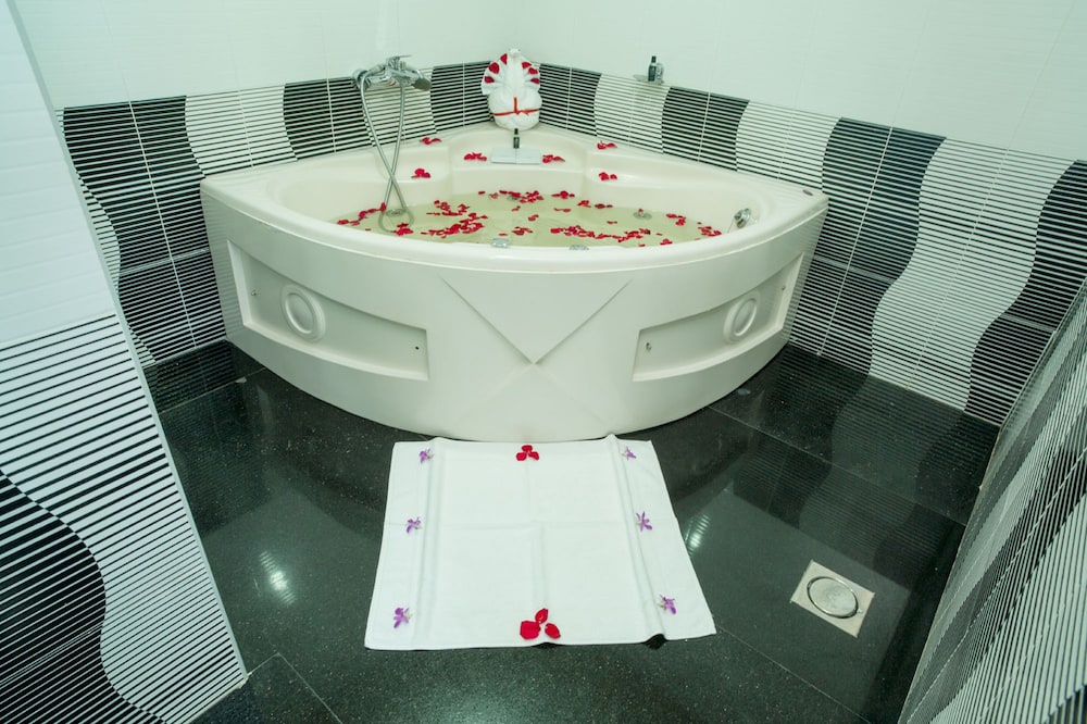 Luxury Suite, 1 King Bed photo 2