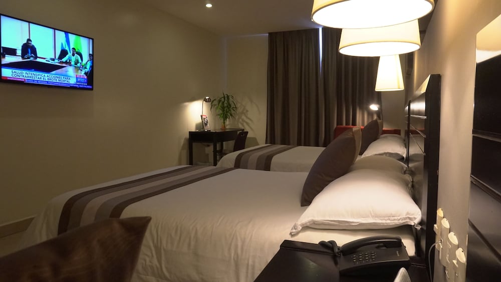 Standard Double Room, 2 Queen Beds photo 3