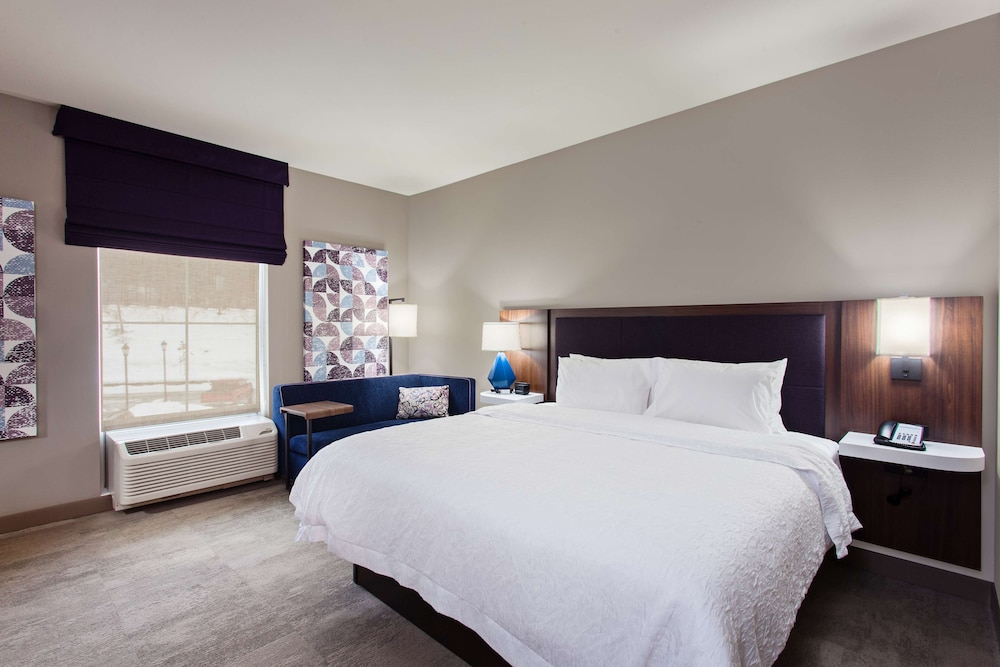 Room, 1 King Bed, Accessible (Hearing) photo 2