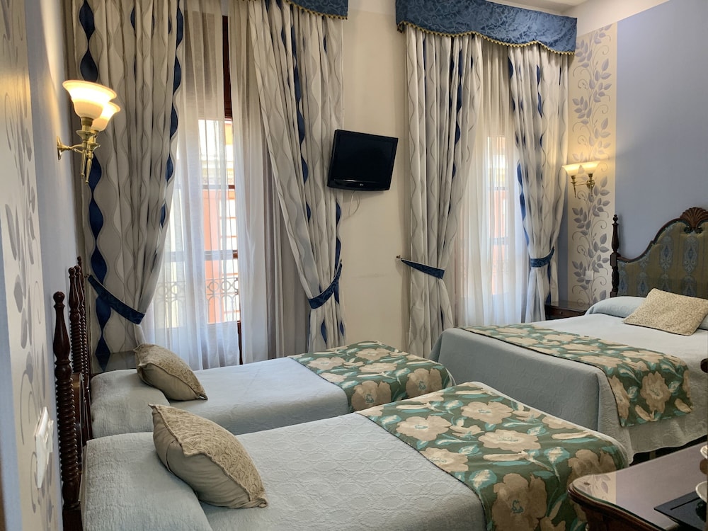 Quadruple Room - Photo 1