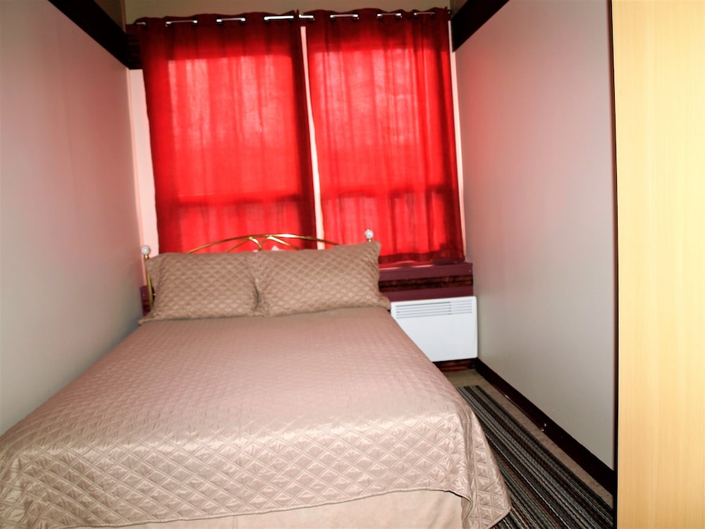 Deluxe Suite, 1 Bedroom, Private Bathroom, Hill View photo 3