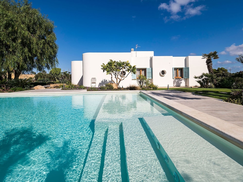 Villa photo 1
