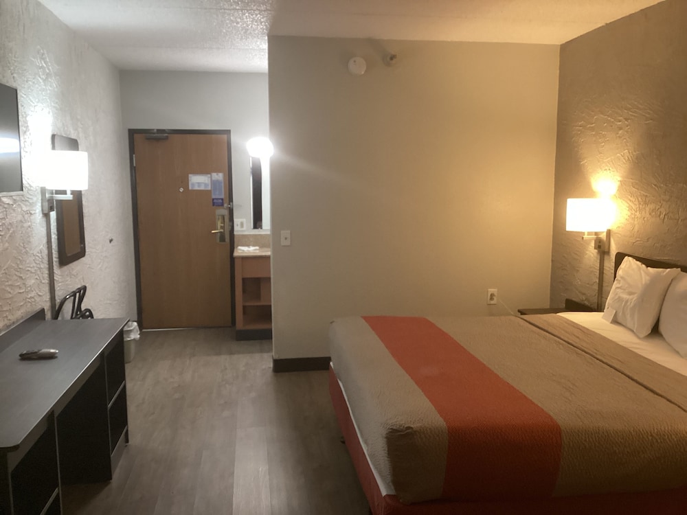 Deluxe Suite, 1 Queen Bed, Non Smoking, Hot Tub