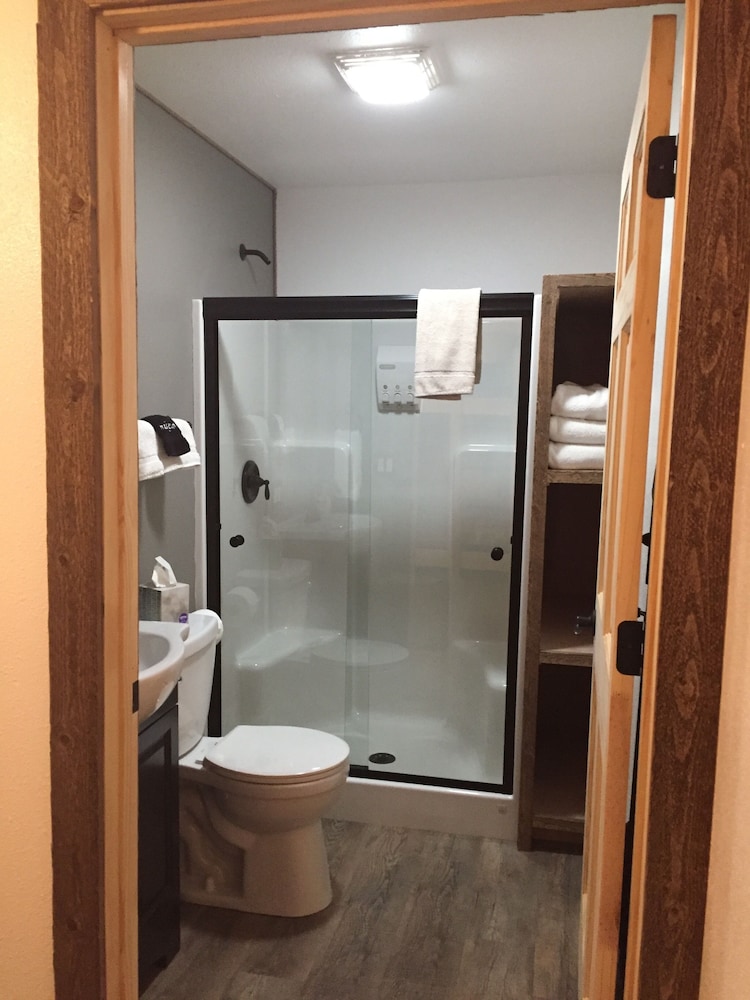 Premium Cabin, 2 Queen Beds, Kitchen, Mountainside photo 2