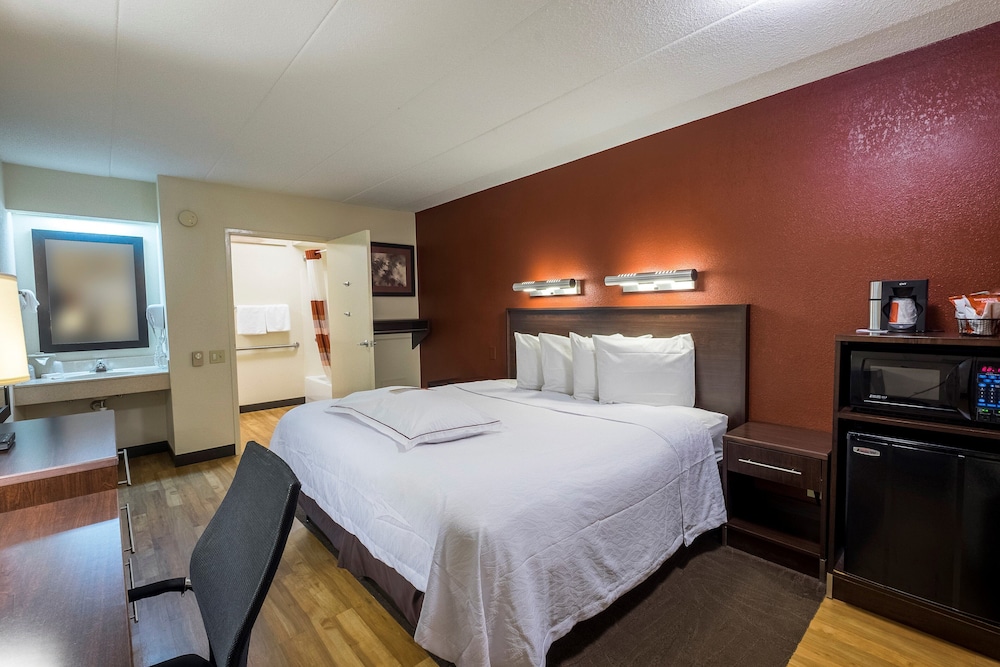 Premium Room, 1 King Bed, Accessible (Upgraded Bedding & Snack, Smoke Free) - Photo 1
