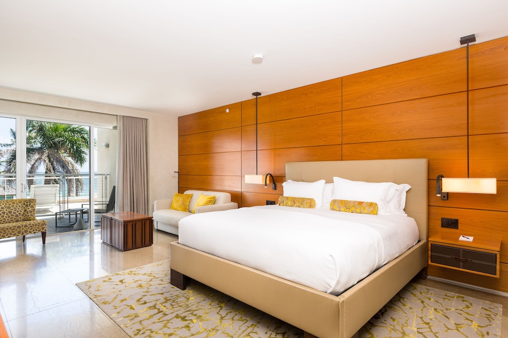 Accessible Corner Terrace Room