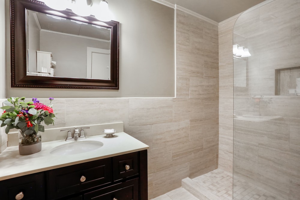 King Suite - Photo 6
