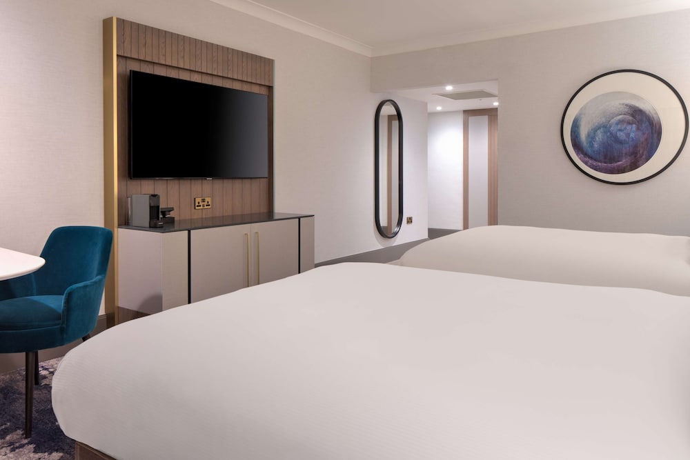 Deluxe Double Queen Room (occupancy 4) photo 2