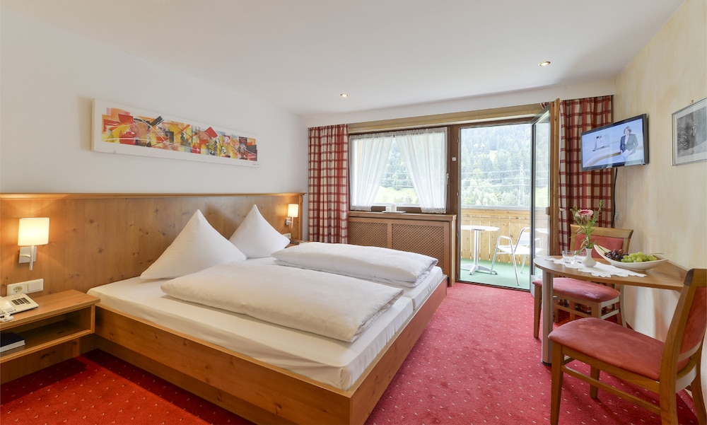 Superior Double Room, Mountain View photo 3