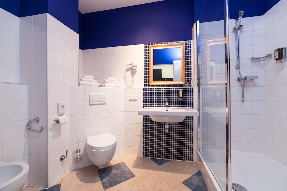 Superior Double Room, 1 King Bed, Sea View - Photo 4