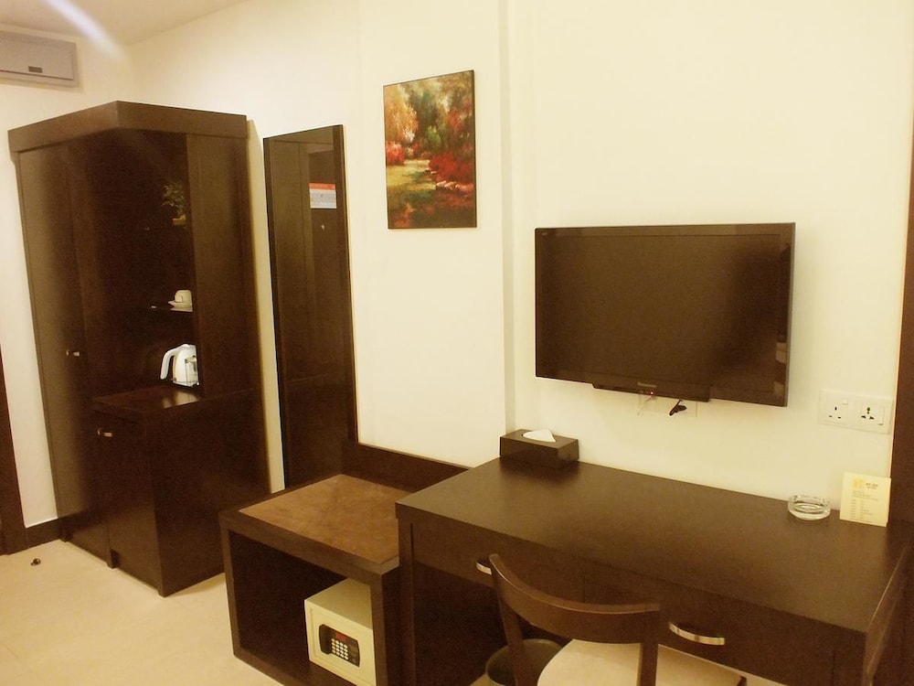Deluxe Single Room, 1 King Bed photo 2
