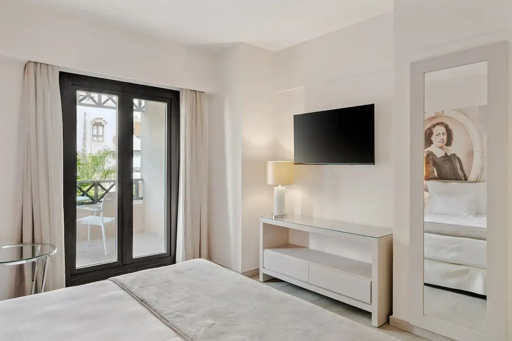 Double or Twin Room, Partial Sea View (2 Adults + 1 Child) - Photo 3
