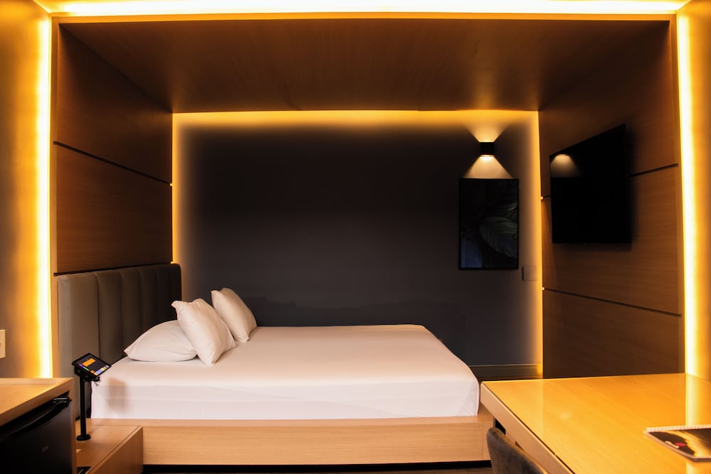 Superior Suite, 1 King Bed photo 1