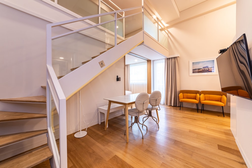 Premium Family Suite With Loft 1605 - Photo 1