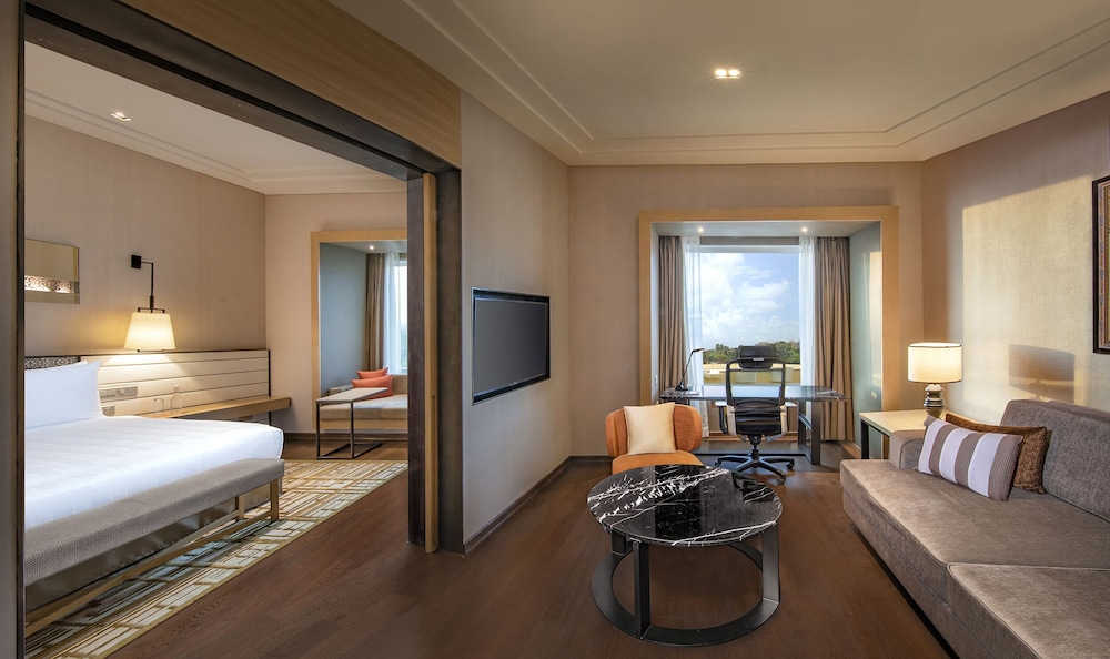 Standard Suite, 1 King Bed (Junior Suite) - Photo 1