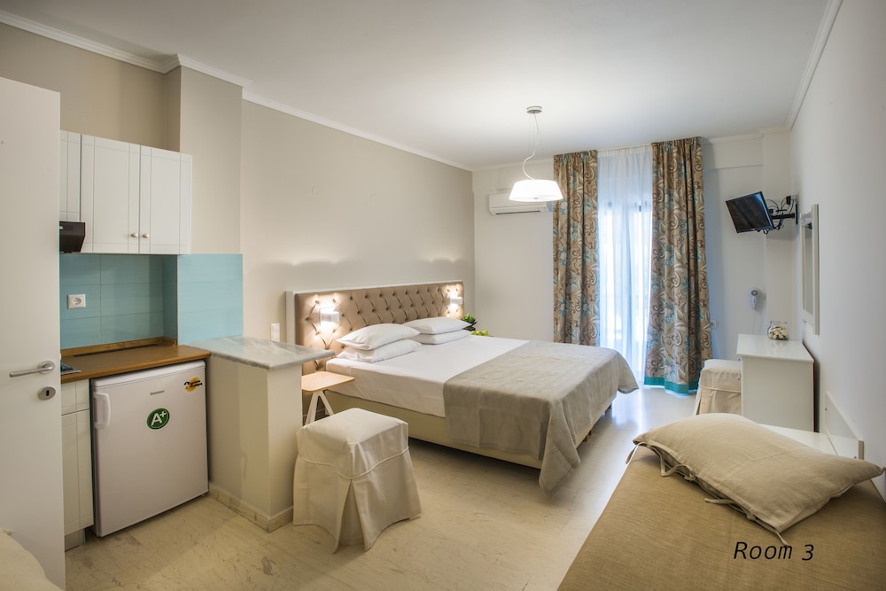Standard Triple Room, Balcony, Hill View (3) photo 2