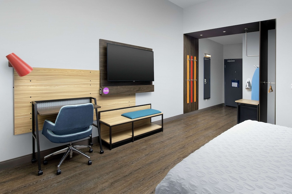 Room, 1 King Bed, Accessible (Roll-In Shower) - Photo 1