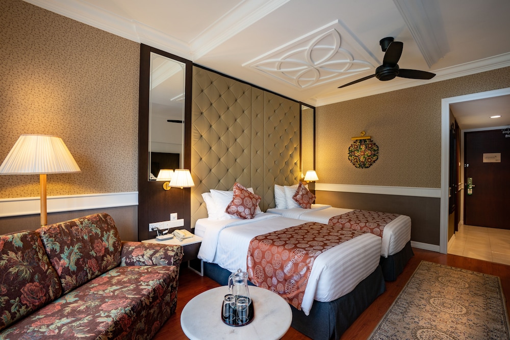 Deluxe Room (1 King Bed or 2 Single Beds) - Photo 3