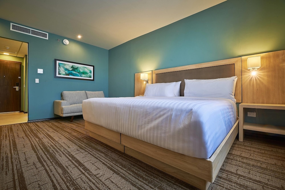 Superior Room, 1 King Bed, Non Smoking photo 2
