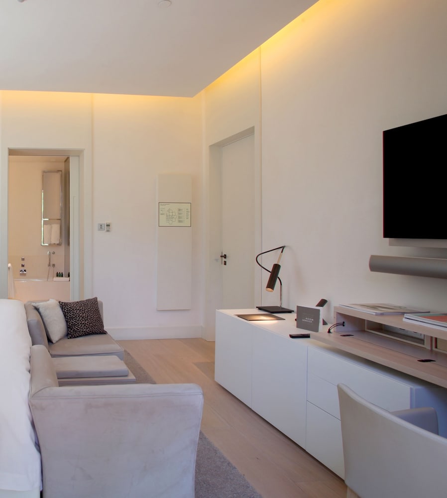 Comfort Room photo 2