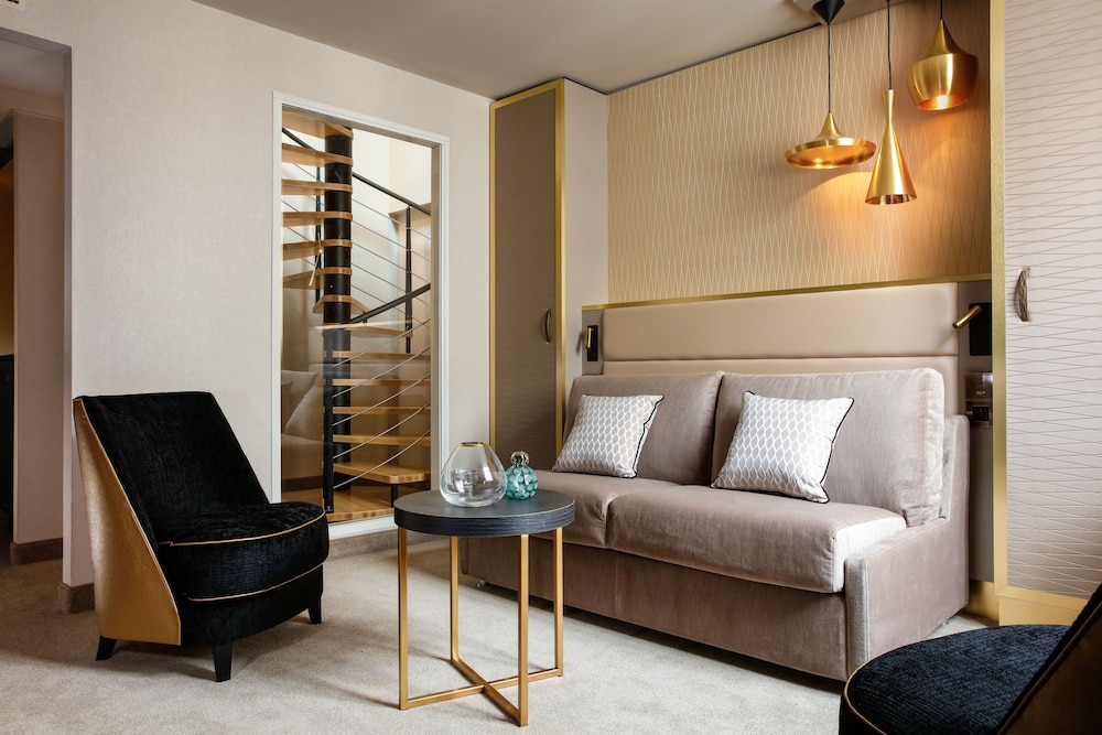 Queen Duplex Suite thumbnail 5
