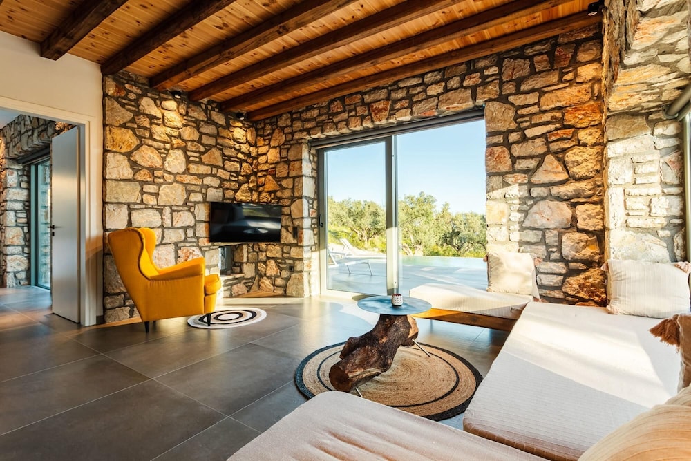 Villa photo 1