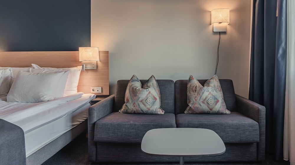 Standard Room, 1 King Bed with Sofa bed, Non Smoking photo 2