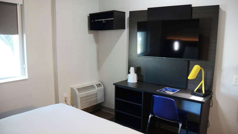 Standard Room, 1 Double Bed, Accessible, Non Smoking photo 1