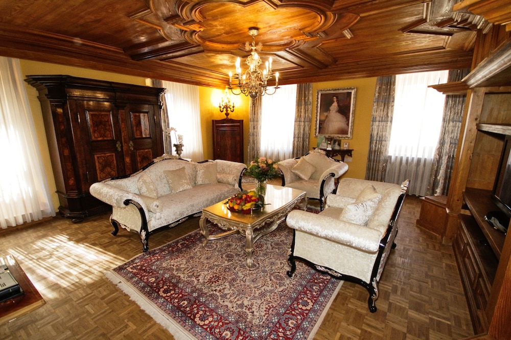 Senior Suite - Photo 4