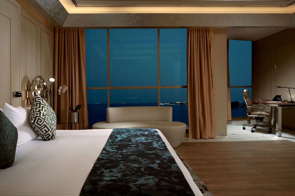Royal M Suite photo 2