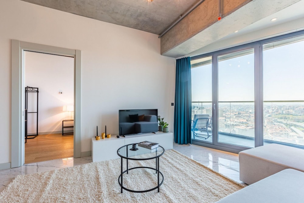 Apartment photo 2