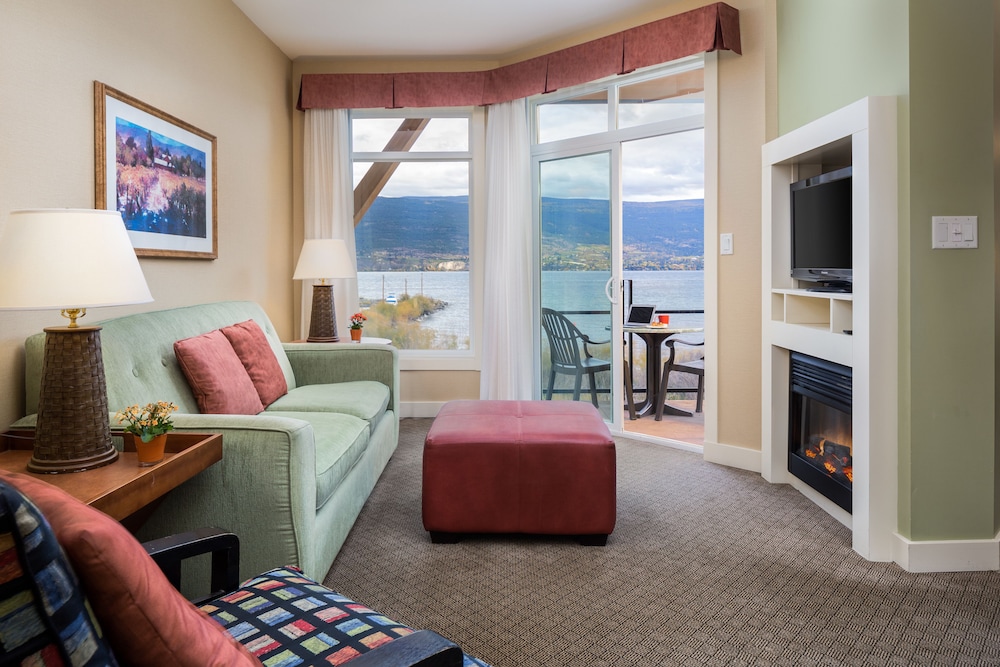 Standard Suite, 2 Bedrooms, Partial Lake View photo 1
