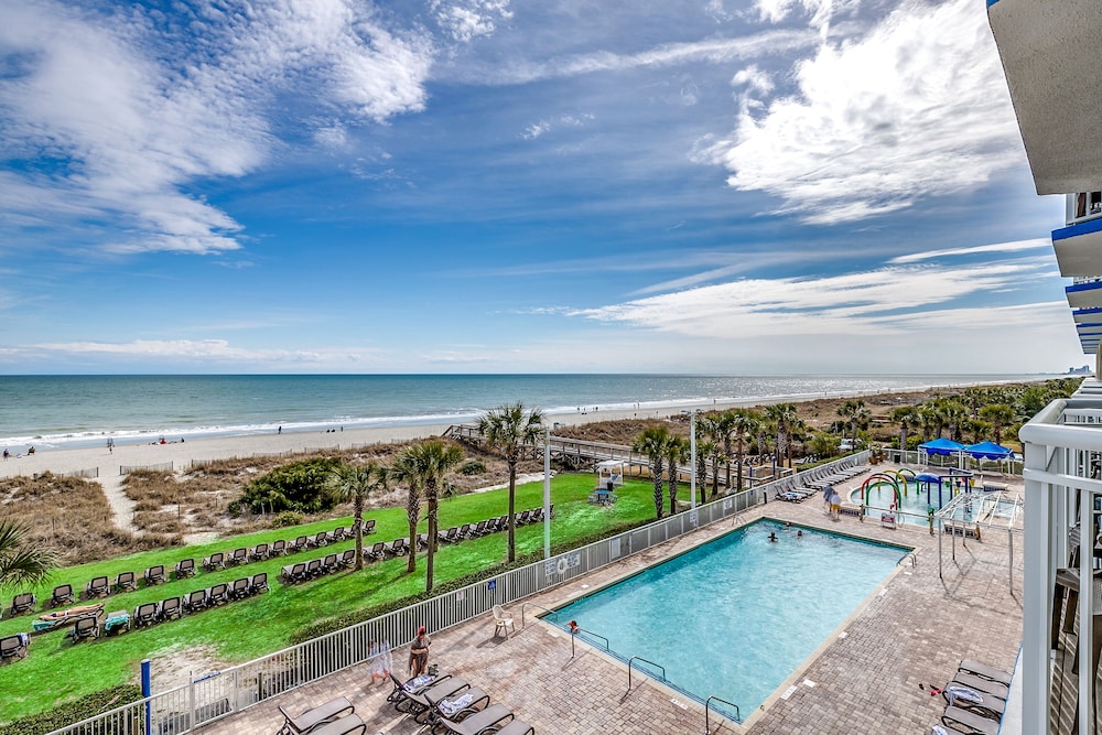 Deluxe Studio, 2 Queen Beds, Oceanfront - Photo 9