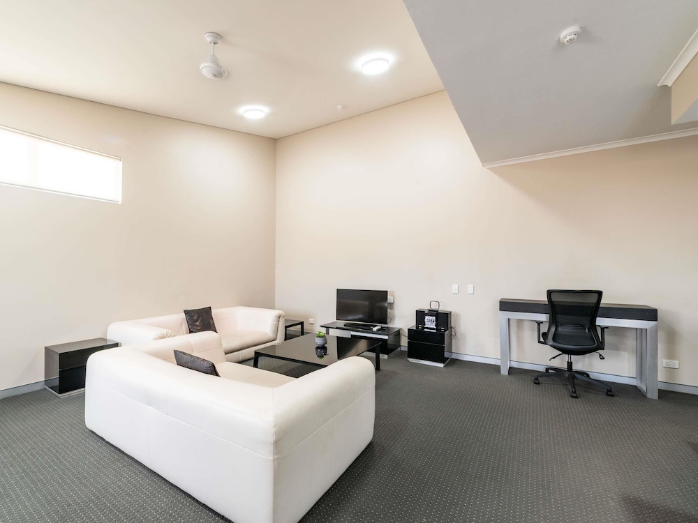Executive Suite, 2 Bedrooms - Photo 5