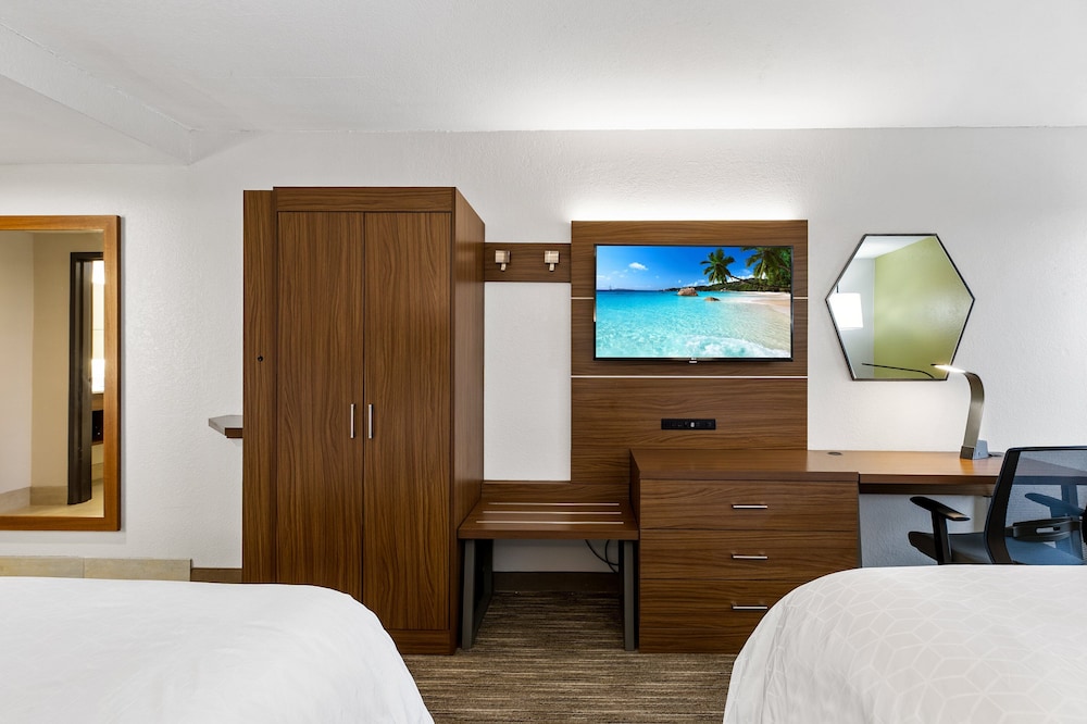 Standard Room, 2 Double Beds - Photo 11