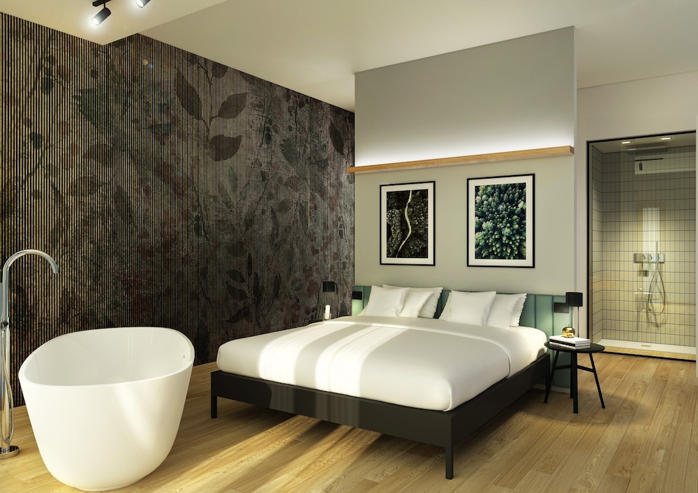 Junior Suite, 1 Queen Bed, Bathtub
