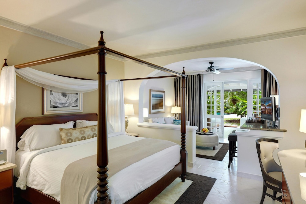 Junior Suite, 1 King Bed, Balcony, Garden View photo 3