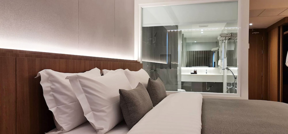 Deluxe Room - Photo 4