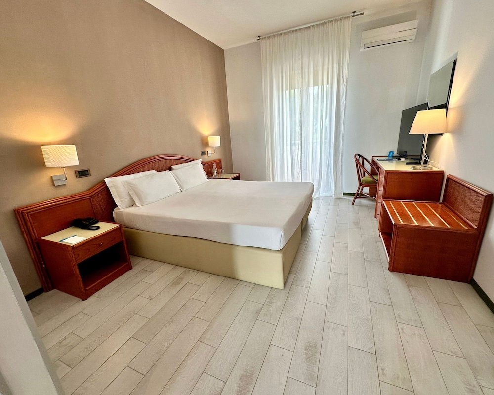 Standard Double or Twin Room - Photo 4
