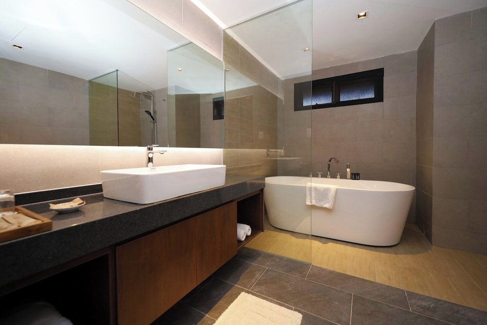 Beachfront Suite photo 3
