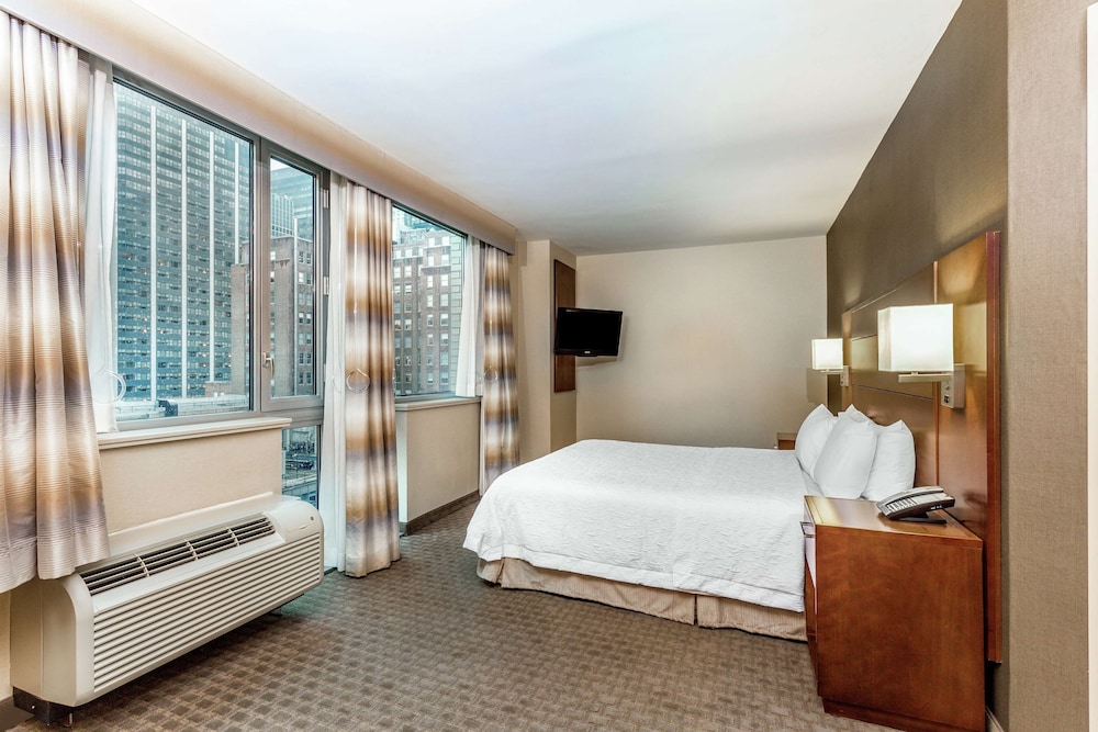 Room, 1 King Bed, Accessible, City View (Bathtub)