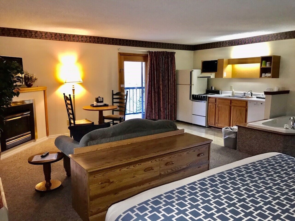 Executive Single Room, 1 King Bed, Mountain View, Corner photo 1