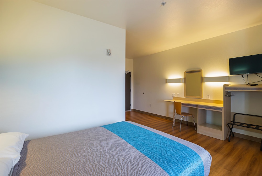 Deluxe Room, 1 Queen Bed, Accessible, Non Smoking photo 1