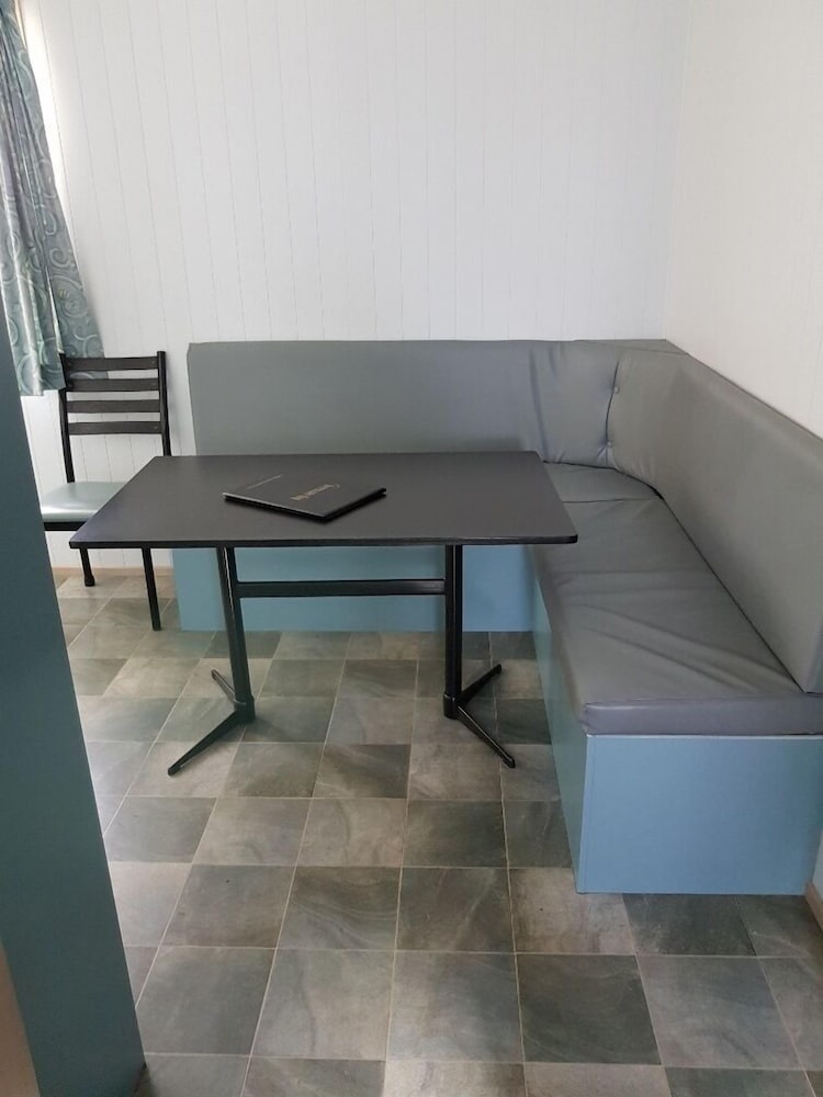 Basic House, Multiple Beds photo 3